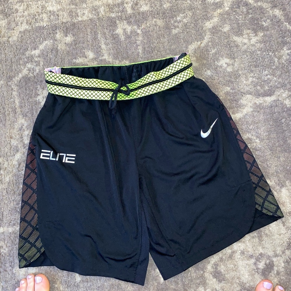 Men’s medium nike basketball shorts